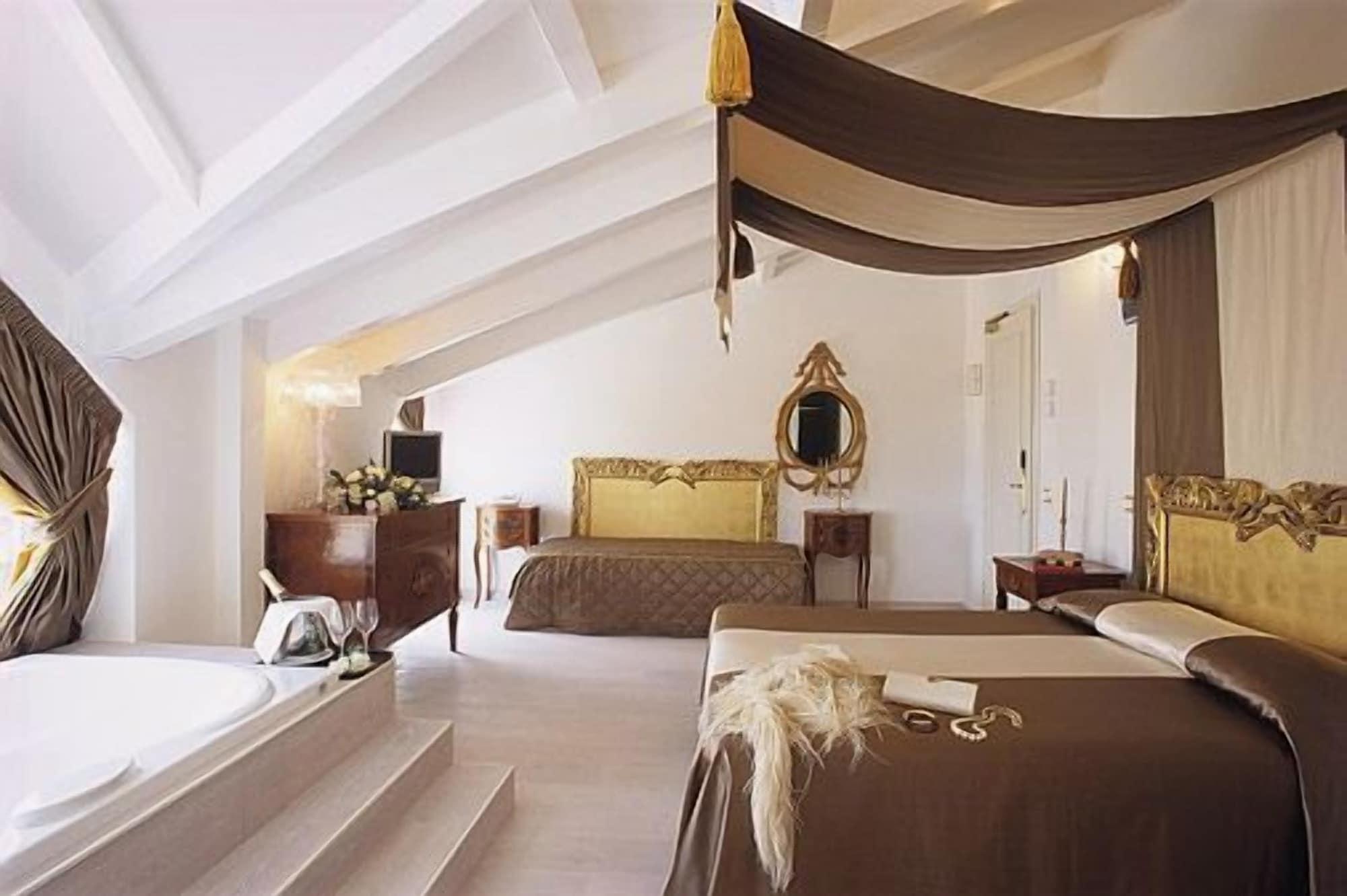 M Glamour Hotel Gabicce Mare Eksteriør billede